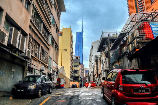 Kuala Lumpur: Merdeka 118 in contrast to the city